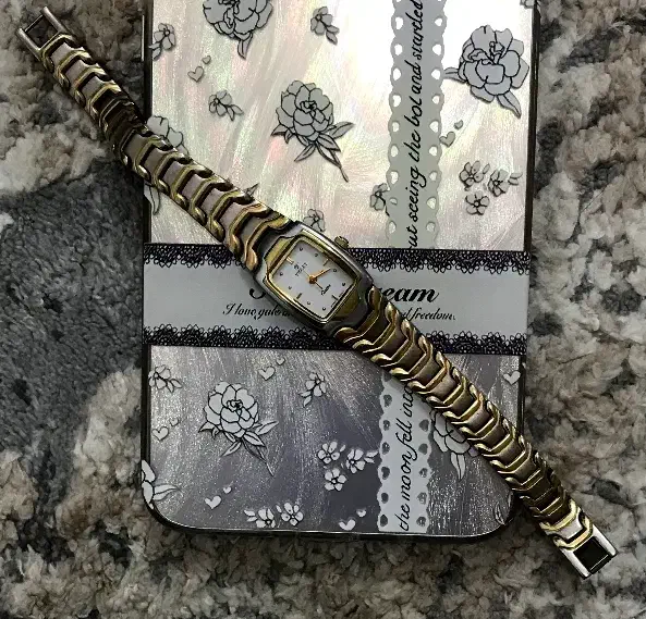 ساعت|ساعت|قم, چهل اختران|دیوار