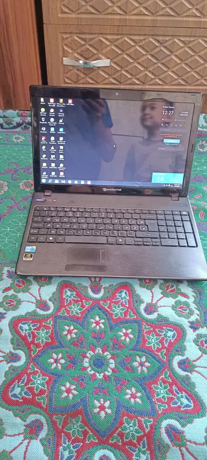 لب تاب خانگی|رایانه همراه|قم, نیروگاه|دیوار