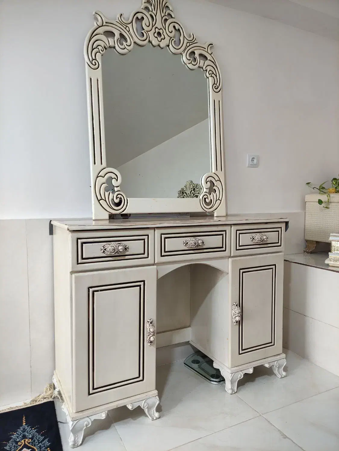 آینه دلاور|آینه|تربت‌حیدریه, اندیشه|دیوار