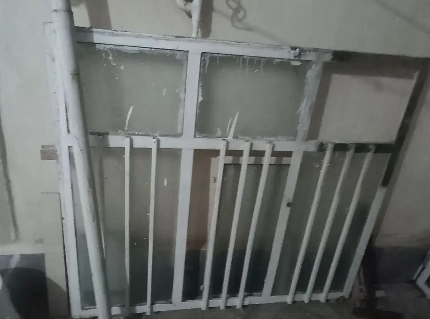 در وپنجره آهنی با چار چوب اهنی|مصالح و تجهیزات ساختمان|ساوه, |دیوار