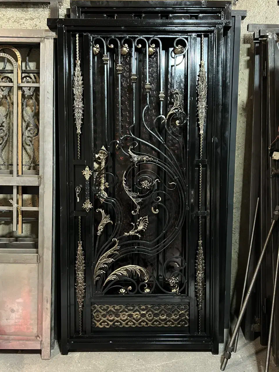 درب حیاط آهنی سنگین دو لنگه|مصالح و تجهیزات ساختمان|تبریز, |دیوار