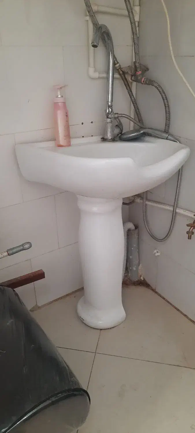 روشویی به همراه شیر الات و..‌.|لوازم سرویس بهداشتی|اسفراین, |دیوار