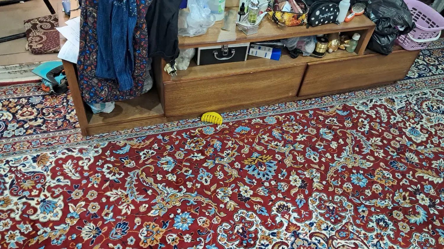 دوتاآینه.یه عددزیرتلویزیون.یه کمدبزرگ ۳ در|جاکفشی، کمد، دراور|بهبهان, |دیوار