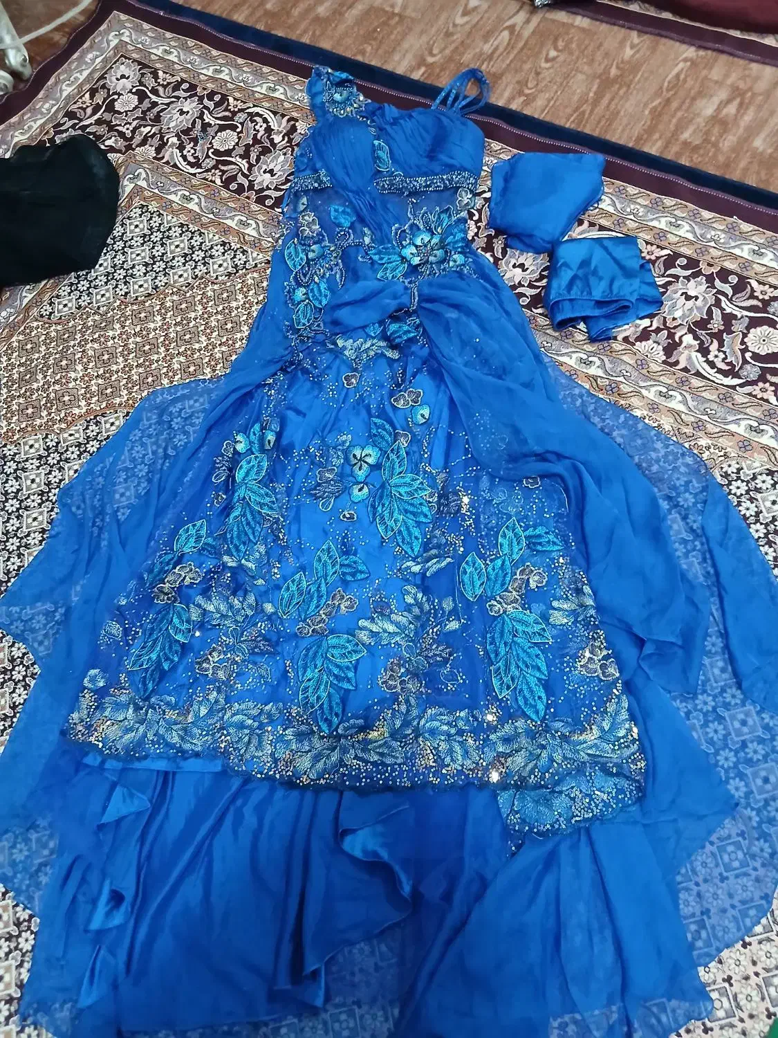 چند دست لباس مجلسی|لباس|اردبیل, |دیوار