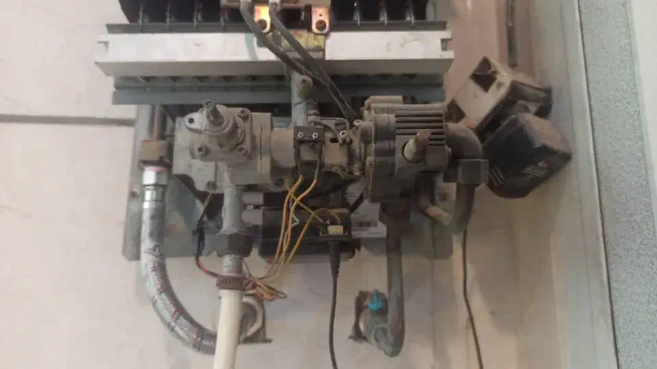 تعمیرکار آبگرمکن گازی نصب آبگرمکن سرویس تعمیرات|خدمات پیشه و مهارت|آبادان, |دیوار