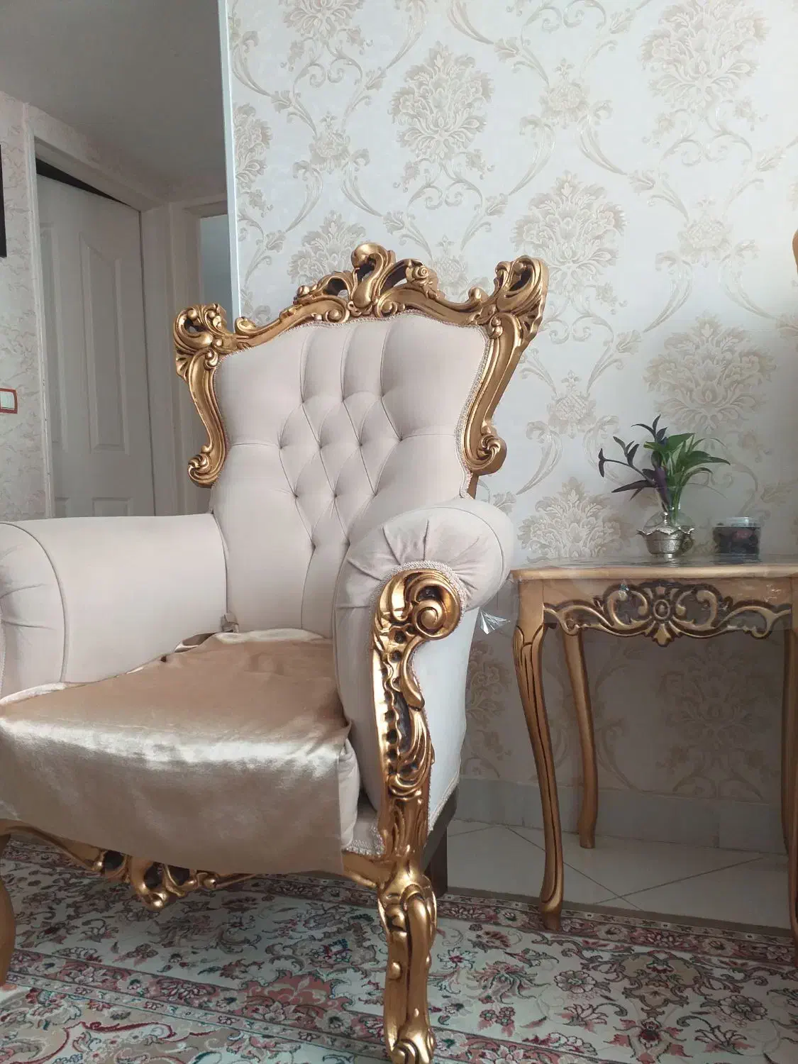 مبل سلطنتی ۹نفره|مبلمان خانگی و میز عسلی|گلبهار, شهر جدید گلبهار|دیوار