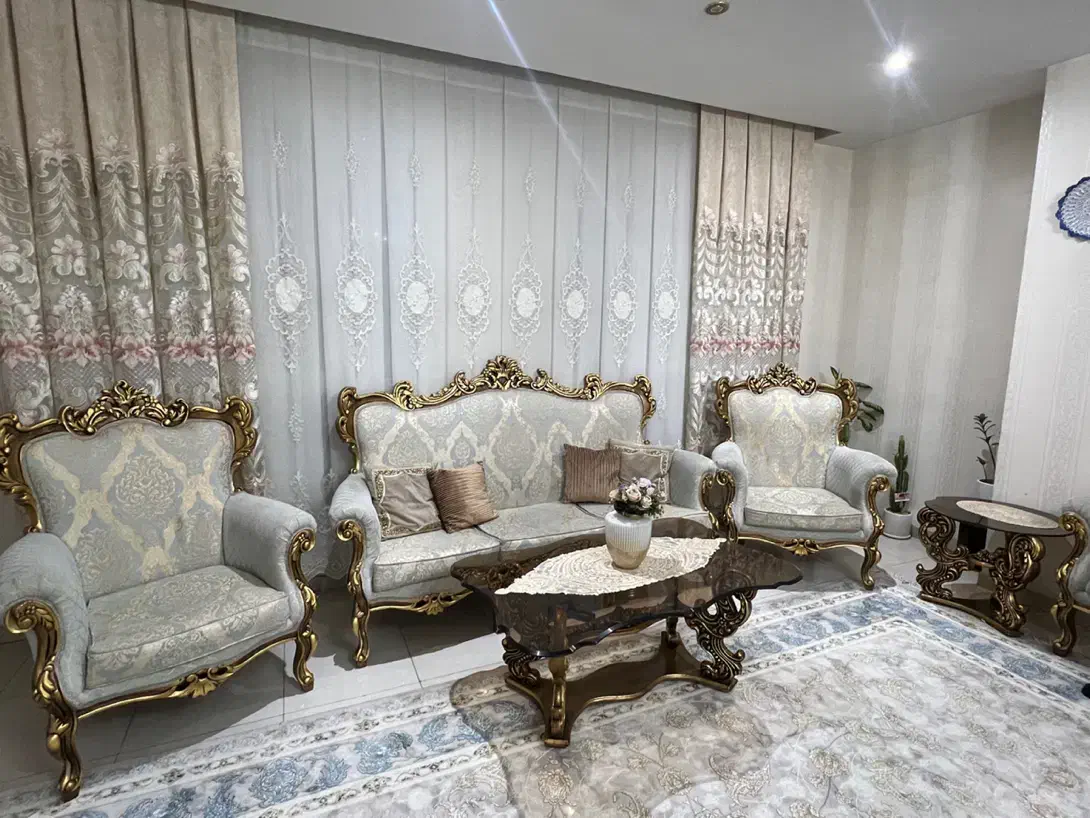 مبلمان سلطنتی ۹ نفره به همراه ۳ عدد میز در حدنو|مبلمان خانگی و میز عسلی|مشکیندشت, |دیوار