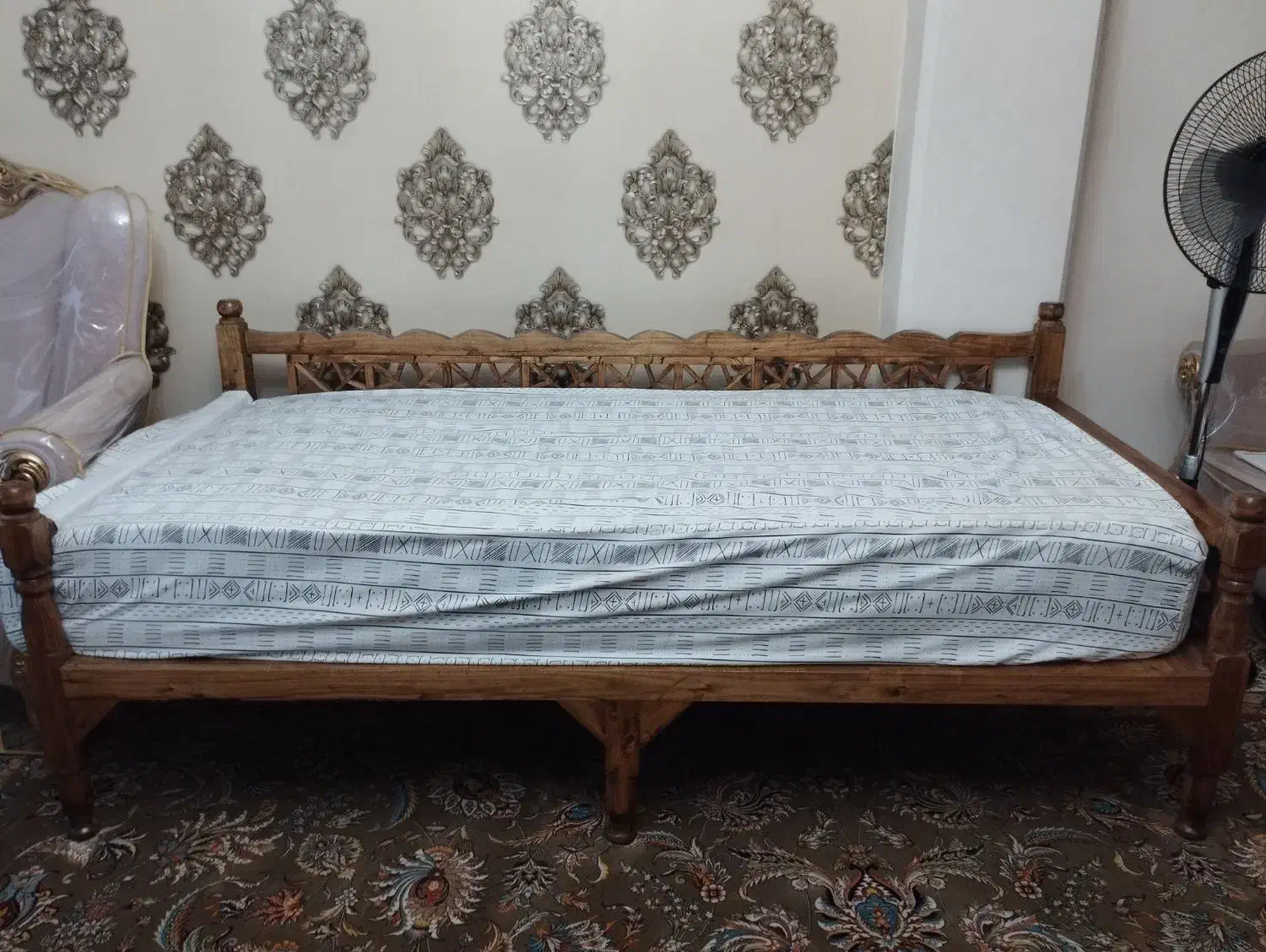 تخت سنتی و تشک|تخت و سرویس خواب|تهران, سهروردی|دیوار