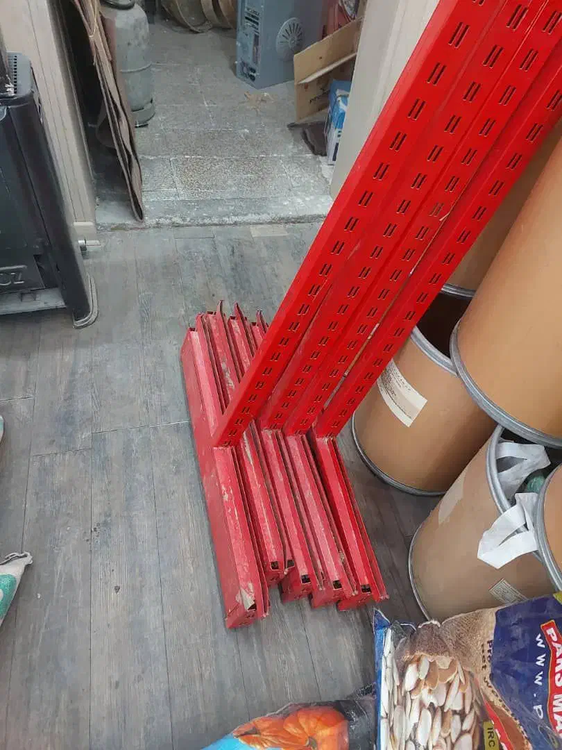 فروش انواع قفسه فروشگاهی کارکرده در حد نسبتا خوب|فروشگاه و مغازه|کرمانشاه, |دیوار