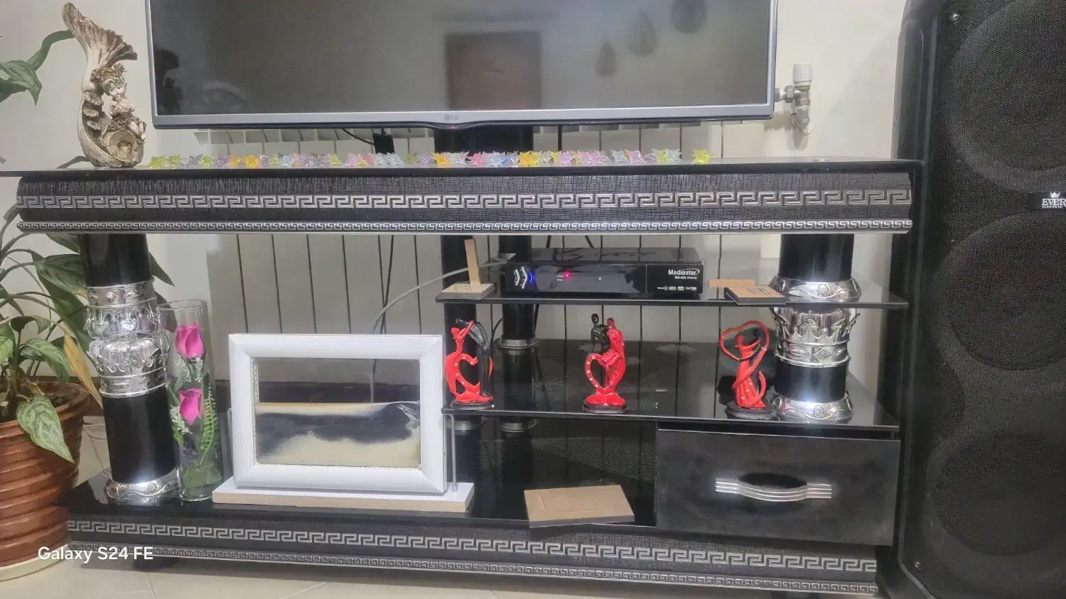 زیرتلویزیونی ورساج سالم وتمیز|میز تلویزیون|خمینی‌شهر, |دیوار