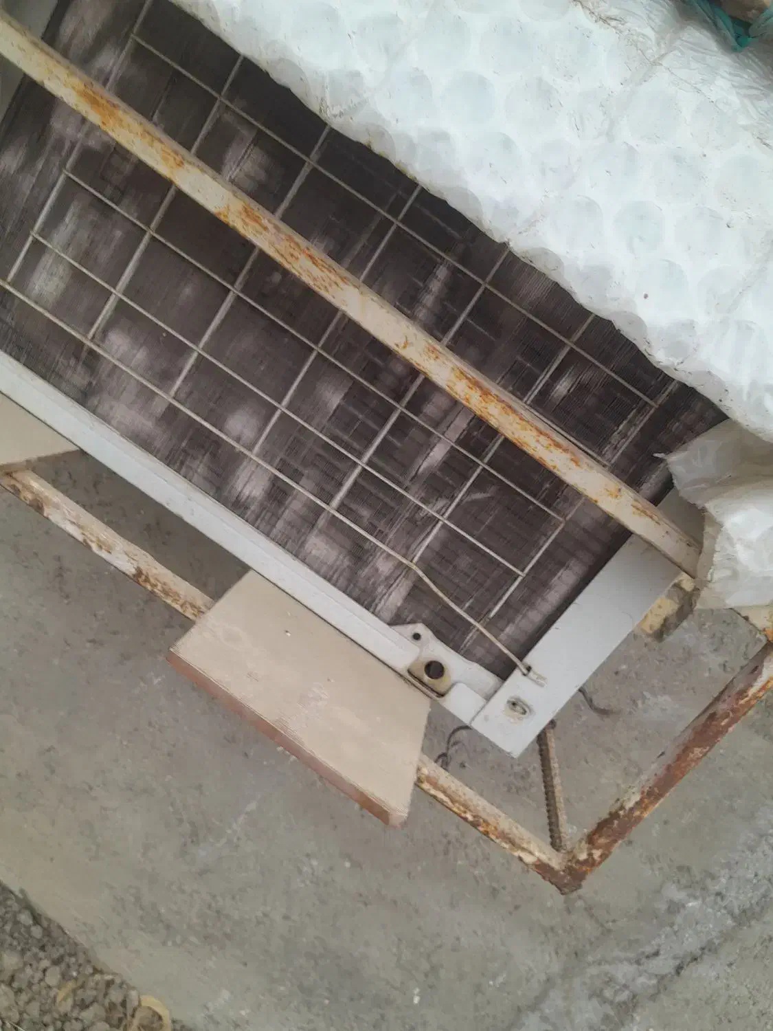 کولر پنجره ای|کولر گازی و فن‌کوئل|نگین شهر, |دیوار