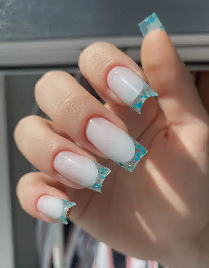 آموزش ناخن  و کاشت ناخن حرفه ای با ده سال سابقه|خدمات آرایشگری و زیبایی|رشت, معلم|دیوار