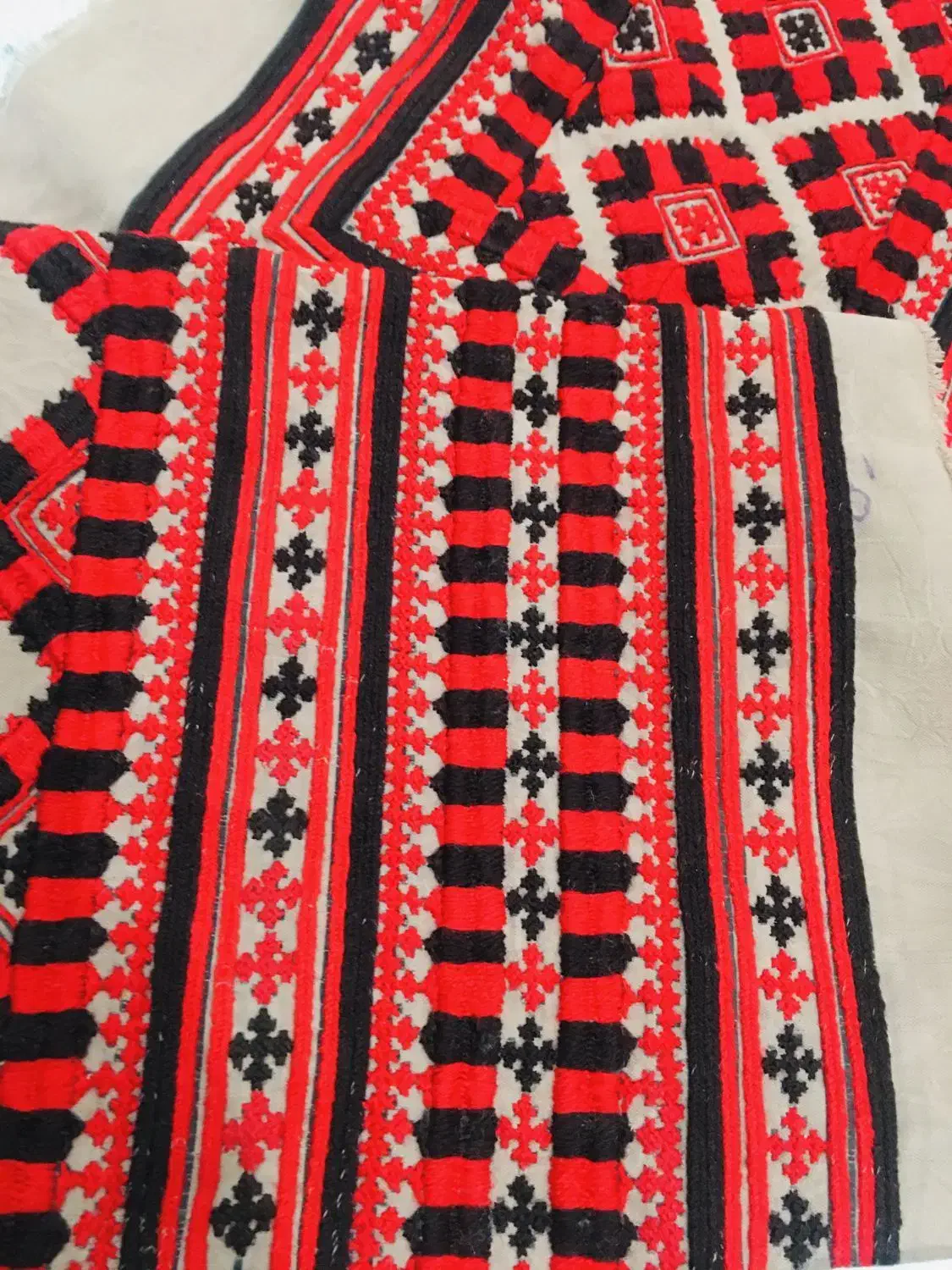 لباس تپه ای|لباس|سراوان, |دیوار