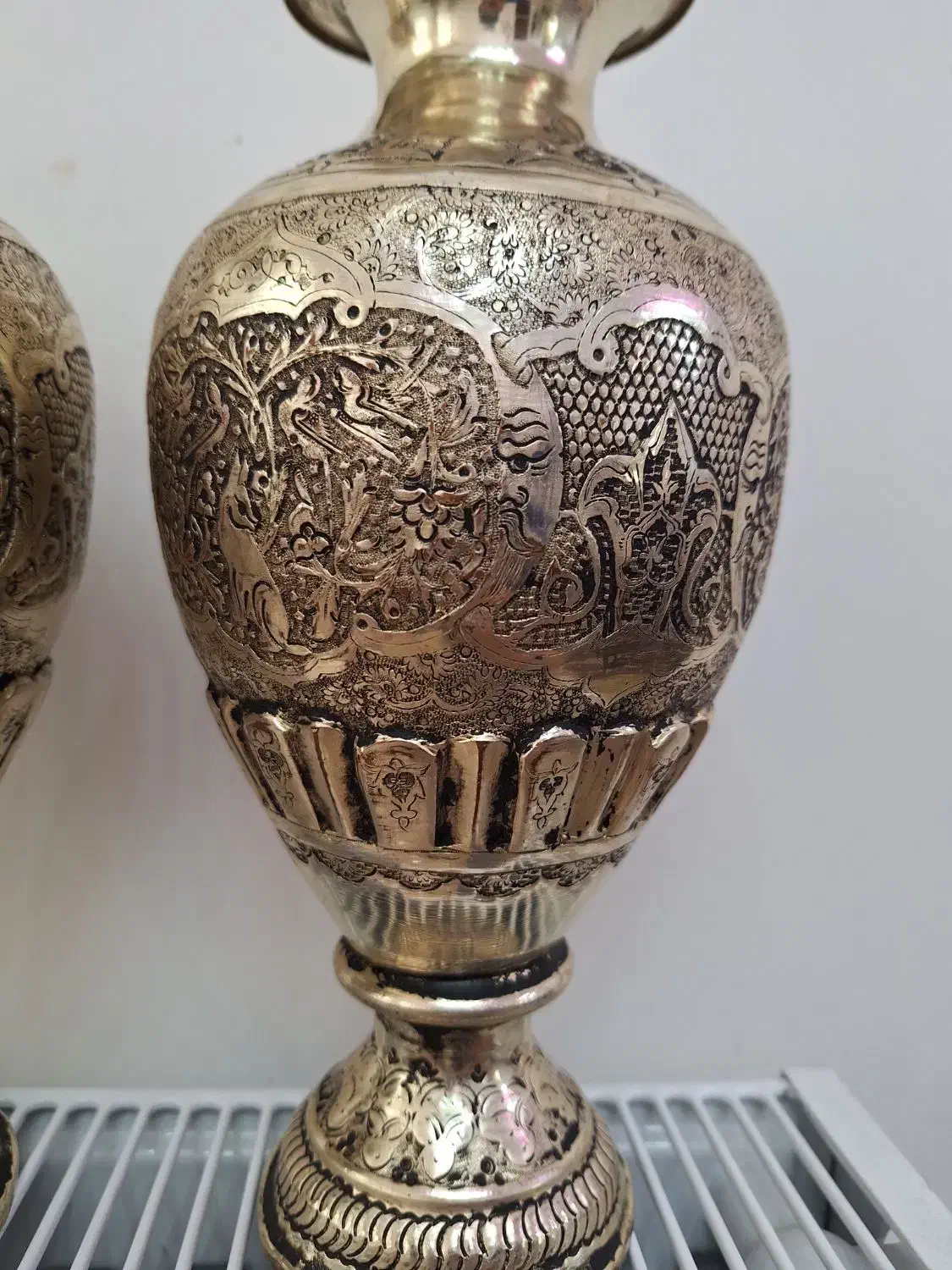 گلدان عتیقه قلم زنی|کلکسیون اشیاء عتیقه|نسیم‌شهر, |دیوار