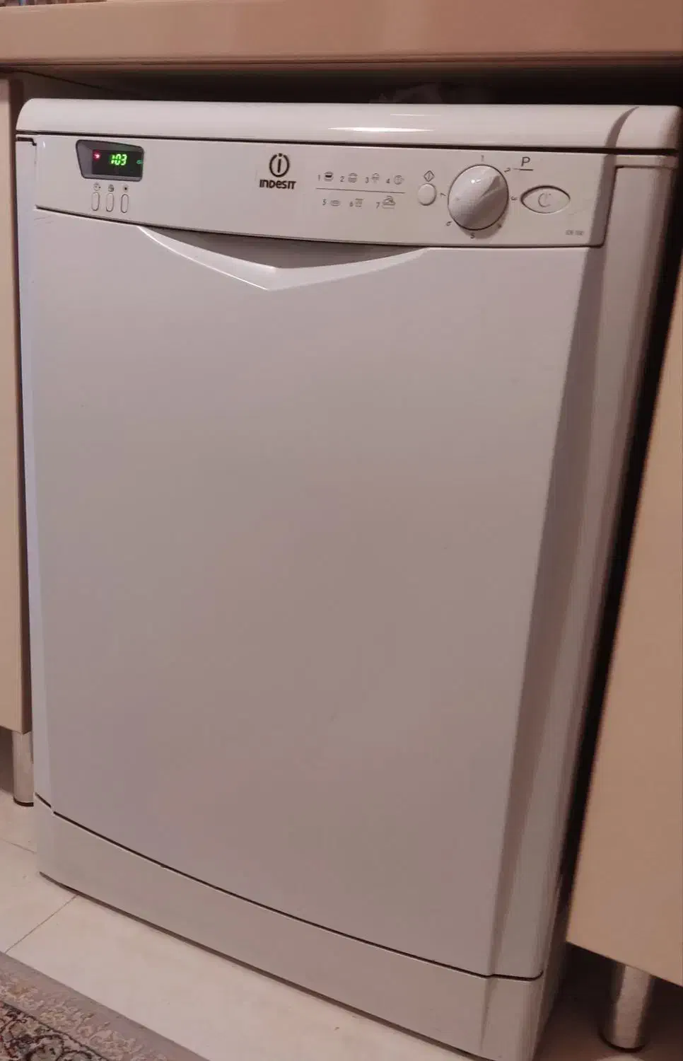 ماشین ظرفشویی ایندوزیت در حال کار تمیز|ماشین ظرفشویی|اراک, |دیوار