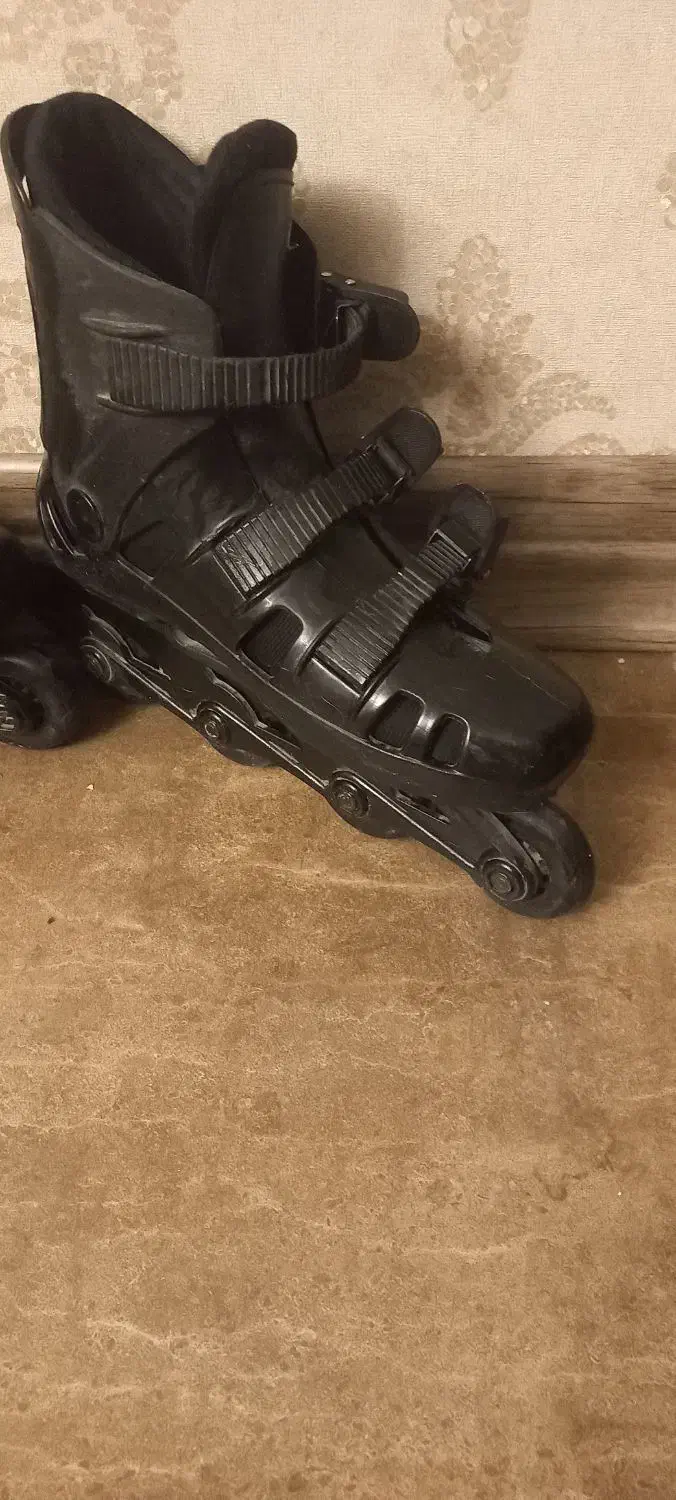 کفش اسکیت چهار چرخ با چرخهای سالم|دوچرخه، اسکیت، اسکوتر|اصفهان, سیچان|دیوار