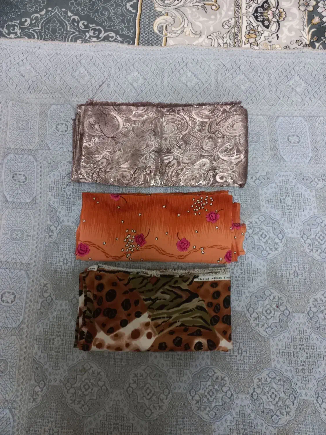 لباس مجلسی|لباس|میبد, |دیوار