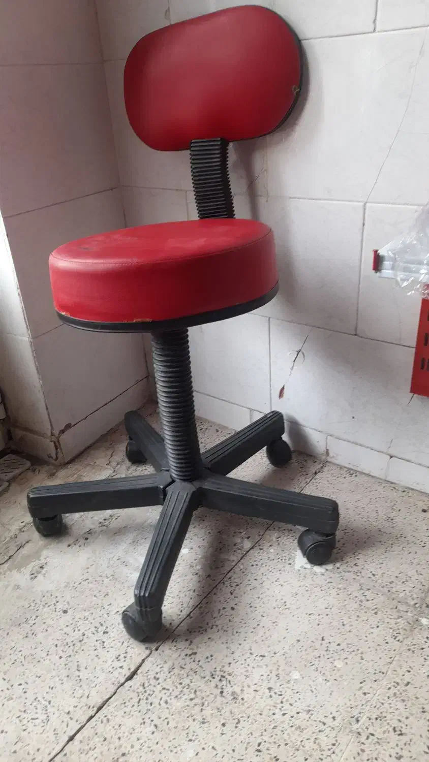 صندلی گردان|صندلی و نیمکت|سراب, |دیوار