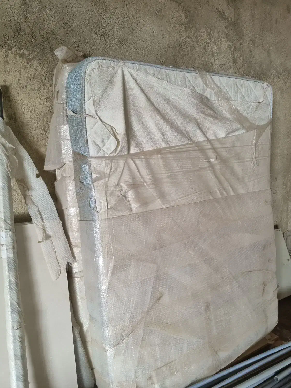 صندلی اداری. تشک خواب. میز کنفرانس|مبلمان اداری|چهارباغ, |دیوار