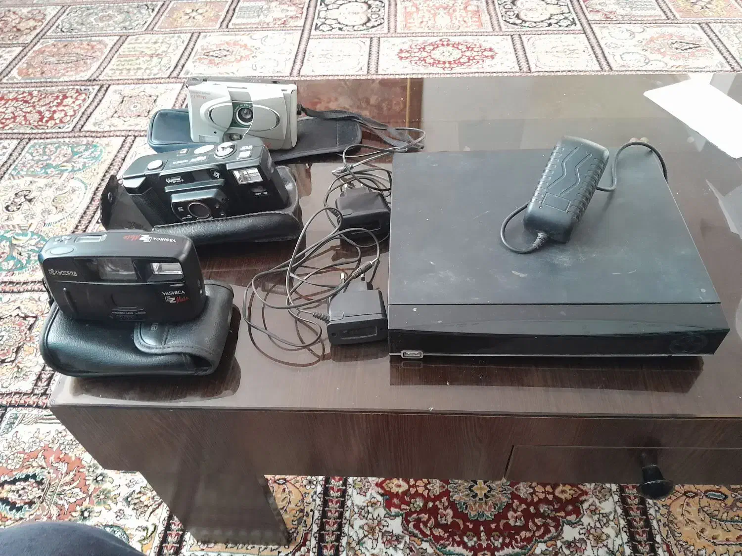 دوربین|دوربین عکاسی و فیلم‌برداری|نیشابور, بزرگمهر|دیوار