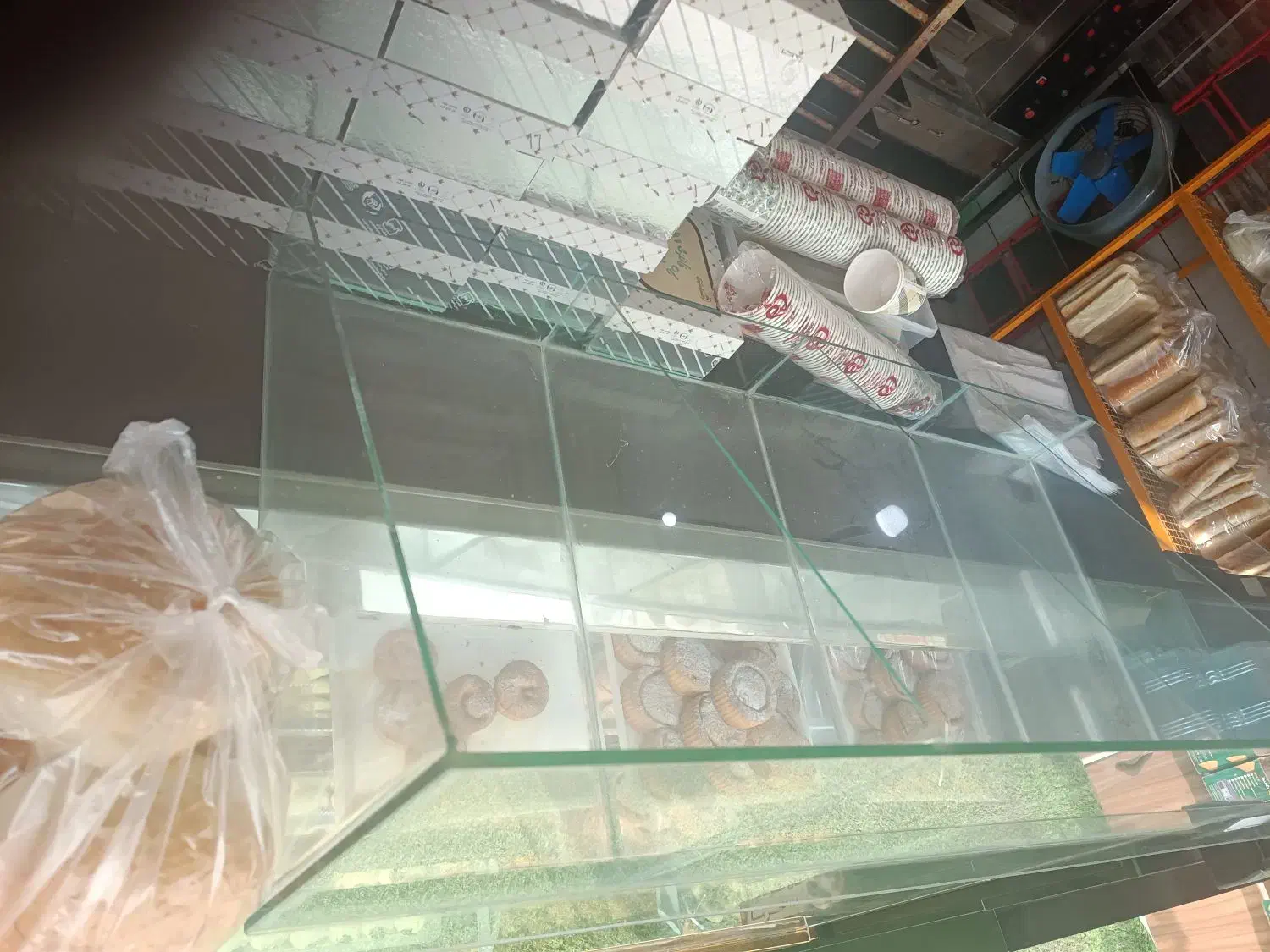 استند شکلات شیشه ای چهار طبقه|فروشگاه و مغازه|خرمدره, |دیوار