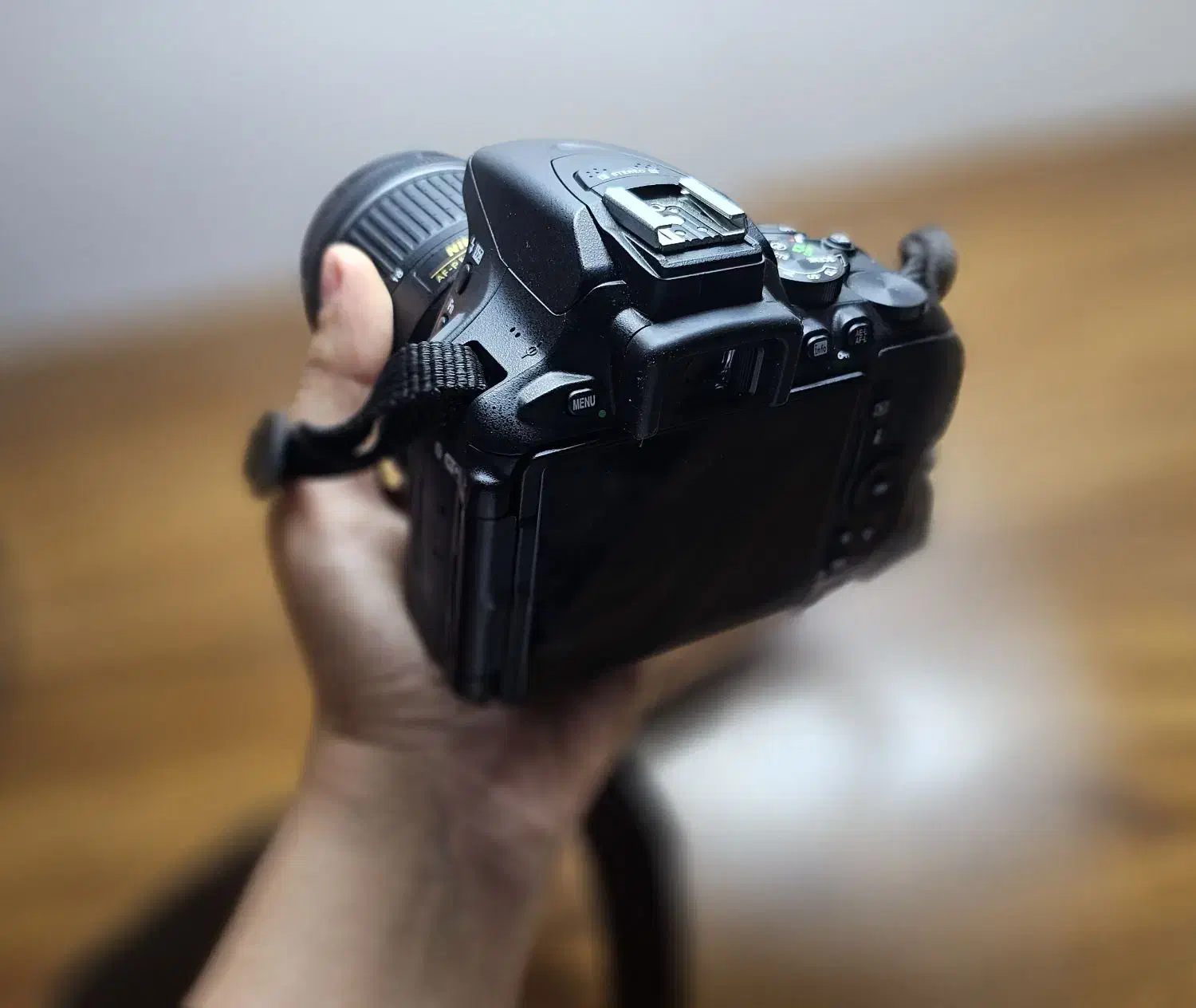 دوربین نیکون با لنز 18/55|دوربین عکاسی و فیلمبرداری|شیراز, آزادگان|دیوار