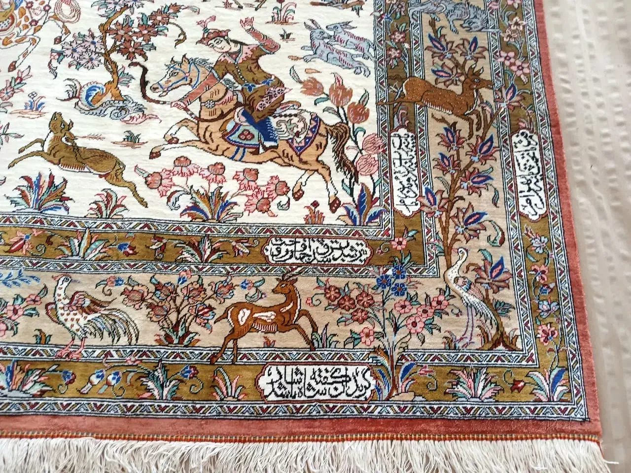 قالیچه دستباف تمام ابریشم نقش شکارگاه نو|فرش|تهران, امانیه|دیوار