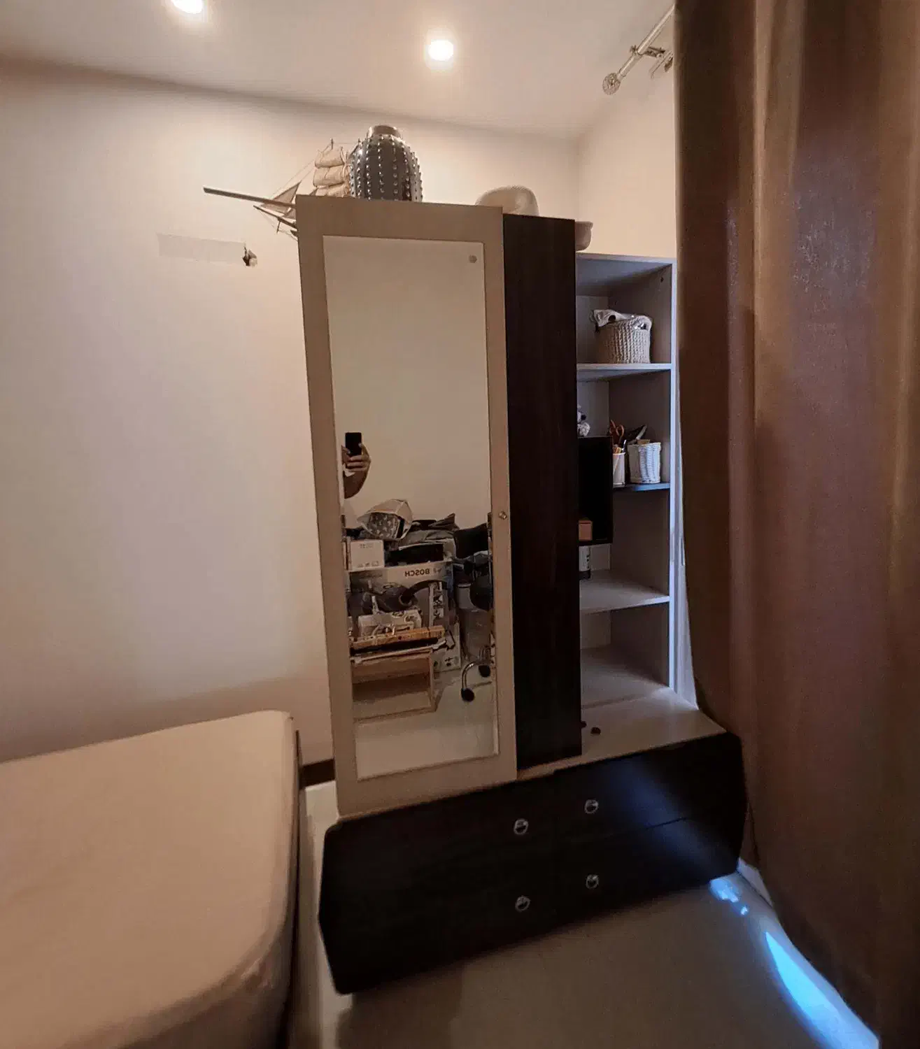 سرویس خواب|تخت و سرویس خواب|ساری, |دیوار