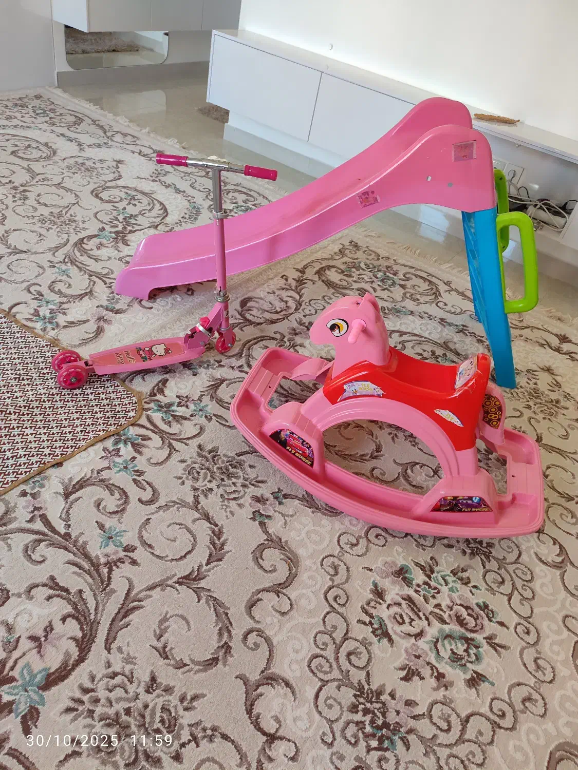 سرسره و اسب ریلکسی و اسکوتر|اسباب‌بازی بچه|ایلام, |دیوار