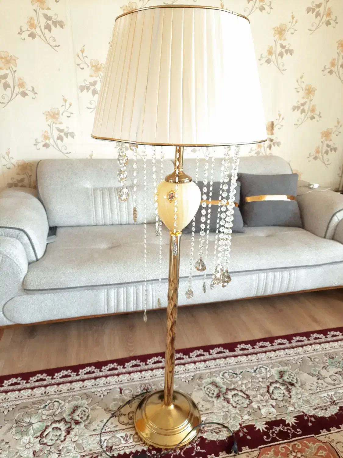 آباژور و وان حمام|چراغ خواب و آباژور|فولادشهر, B8|دیوار