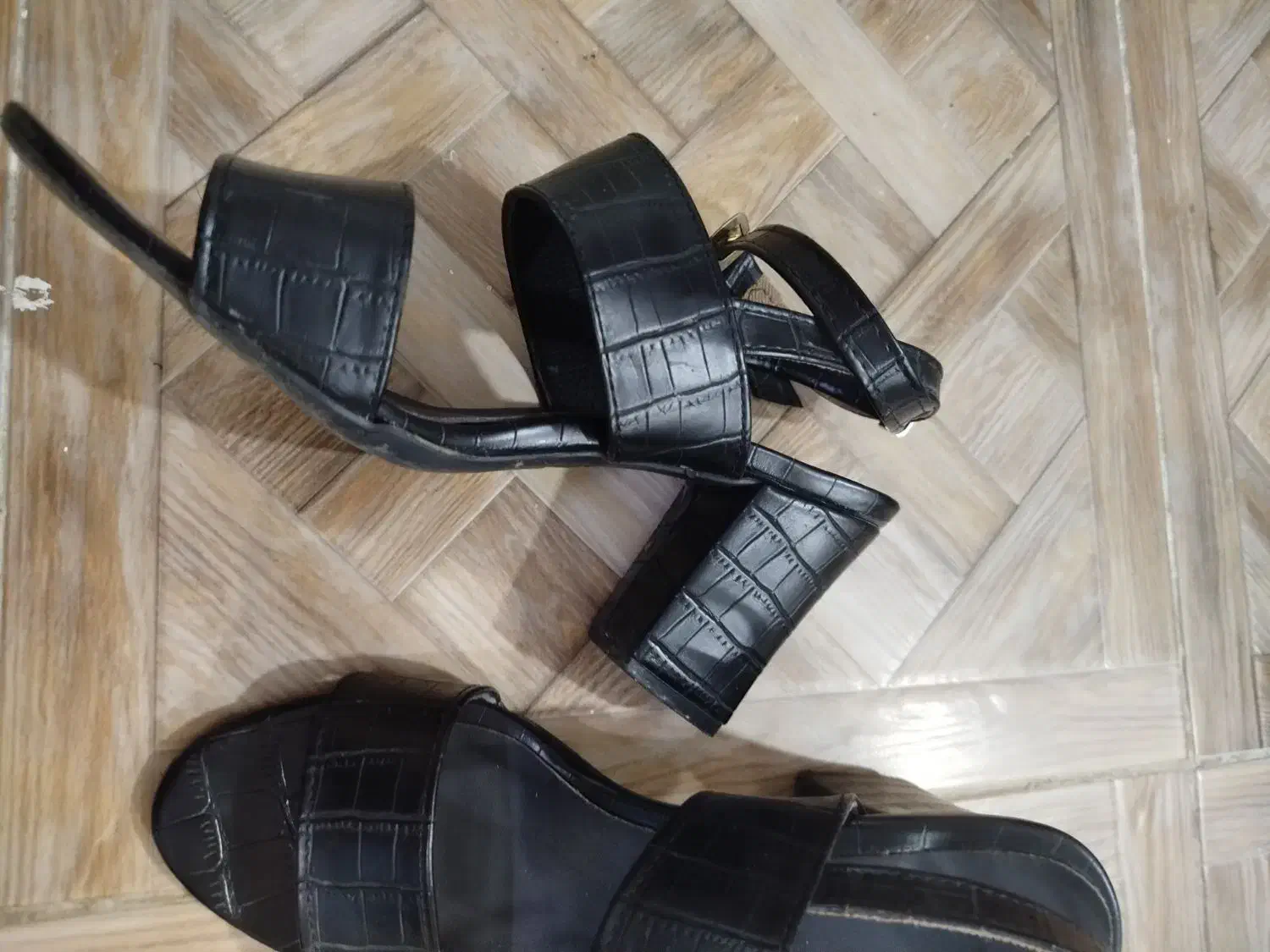 یک جفت کفش ودو عدد صندل سایز همشون 40|کیف، کفش، کمربند|بندر امام خمینی, |دیوار