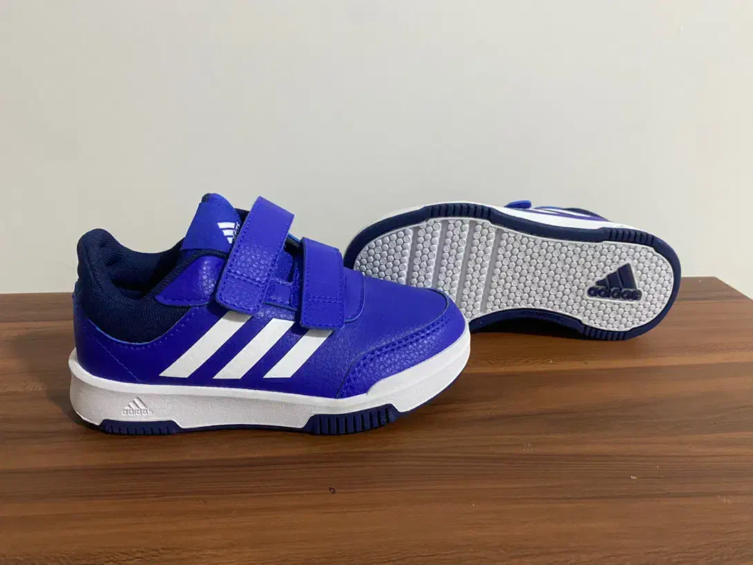 کفشهای برند آدیداس|کیف، کفش، کمربند|جهرم, |دیوار