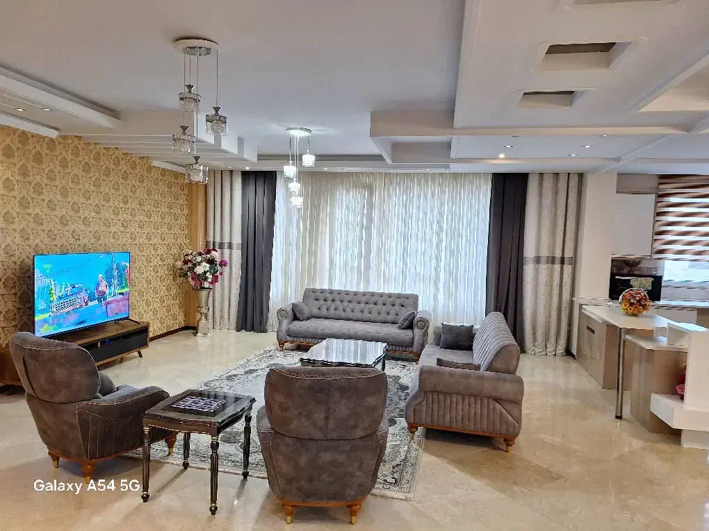 شرق مرزداران/۱۲۰متر/حیاط اختصاصی/مسکونی