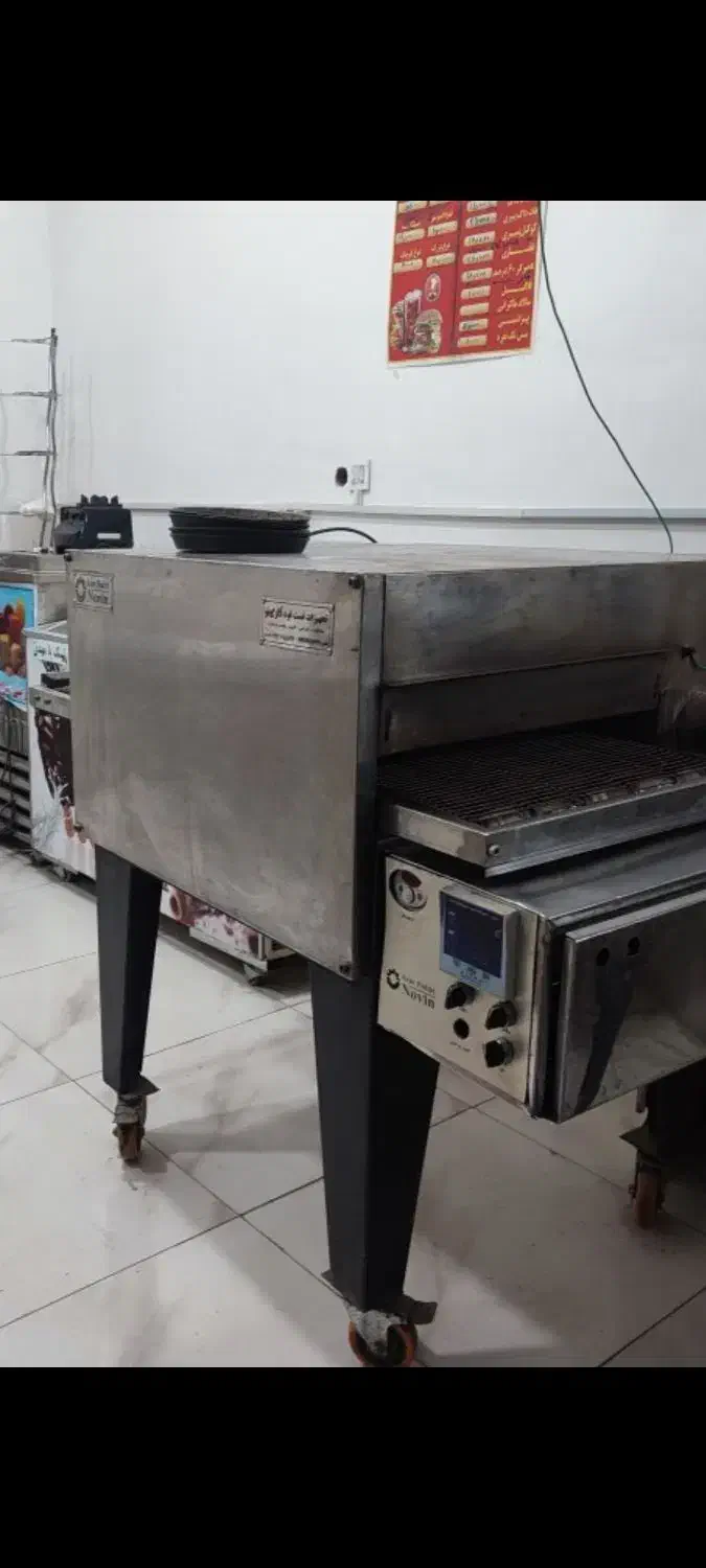 فر پیتزا و دستگاه ذرت مکزیکی در حد نو قیمت ۹۰|کافیشاپ و رستوران|رومشکان, |دیوار