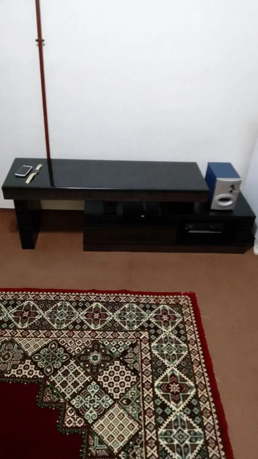 میز تلویزیون متحرک چوبی در حد نو|میز تلویزیون|آستانه اشرفیه, |دیوار
