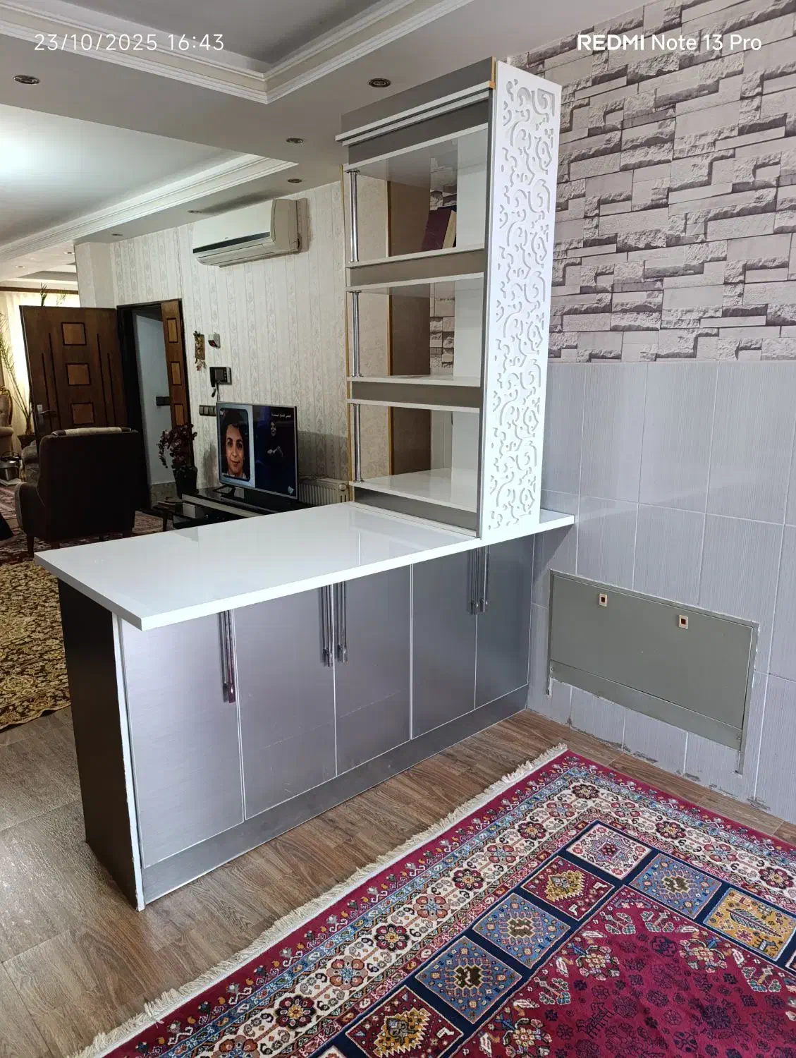 کابینت های گلاس ترکیه به رنگ سفید و سیلور(نقره ای)|مصالح و تجهیزات ساختمان|شاهین دژ, |دیوار
