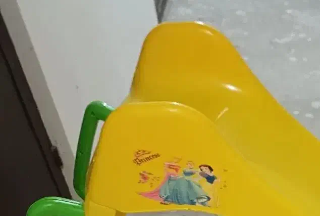 سرسره سالم|اسباب‌بازی بچه|رشت, فلسطین|دیوار