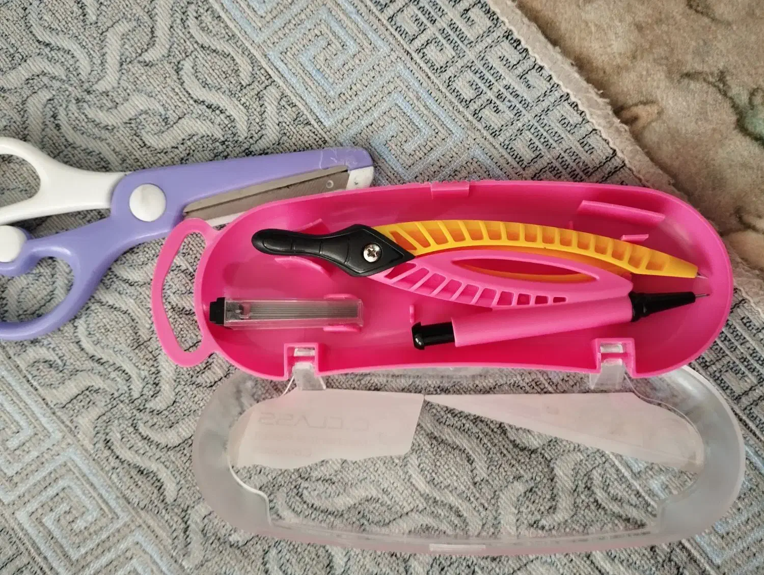 مقداری لوازم و التحریر|لوازم التحریر|سهند, |دیوار