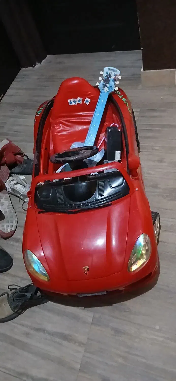 ماشین شارژی قرمزاسپرت|اسباب و اثاث بچه|کرمانشاه, |دیوار