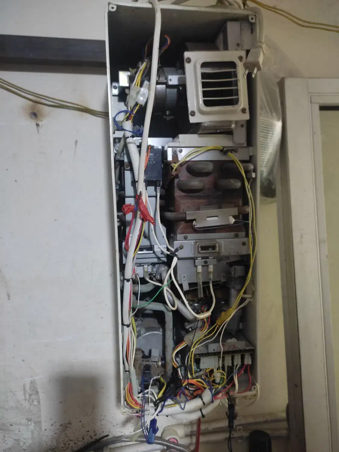 تعمیرات پکیج و آبگرمکن، شست و شوی رادیات و شیرآلات|خدمات پیشه و مهارت|تبریز, |دیوار