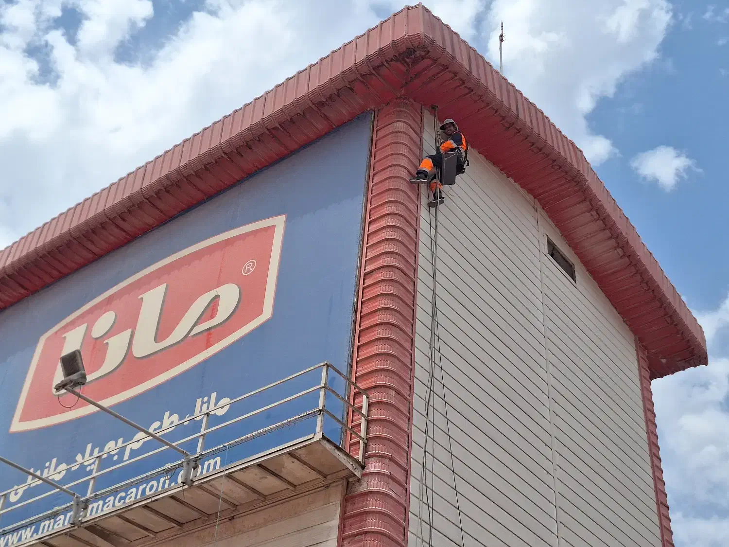 راپل کار با طناب بدون داربست اسپایدر پیچ و رولپلاک|خدمات پیشه و مهارت|پاکدشت, پاکدشت (مامازند)|دیوار