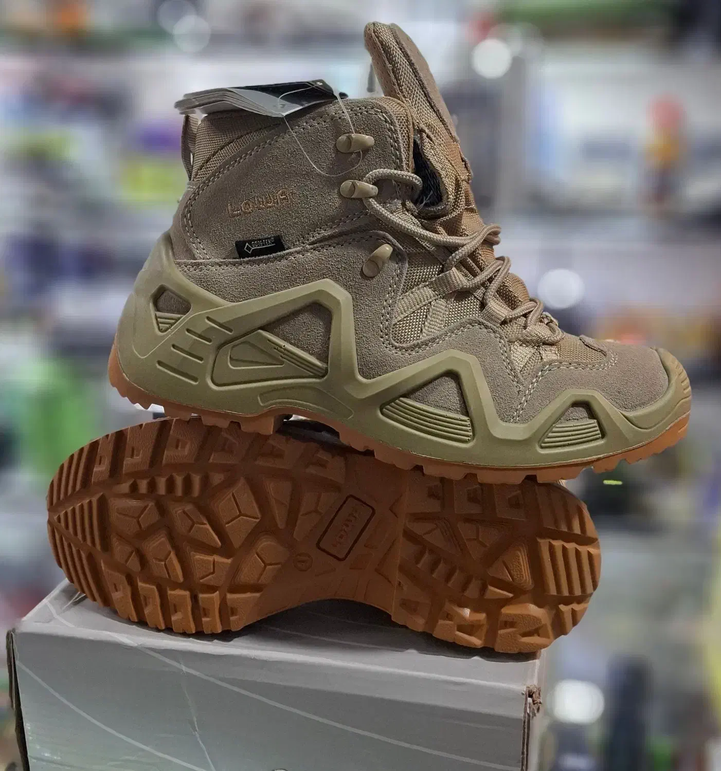 نیم بوت لوا ، اصلی اسلواکی|کیف، کفش، کمربند|جاسک, |دیوار