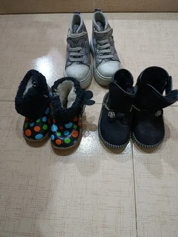 نیم بوت دخترانه سایز24 و 26|کفش و لباس بچه|تهران, سلیمانی|دیوار