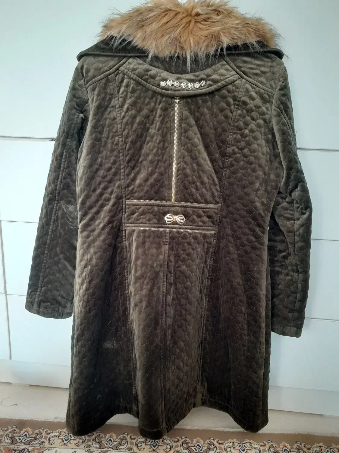 پالتو زنانه مخمل در حد نو  یقه خز|لباس|قدس, شهرک فرزان|دیوار