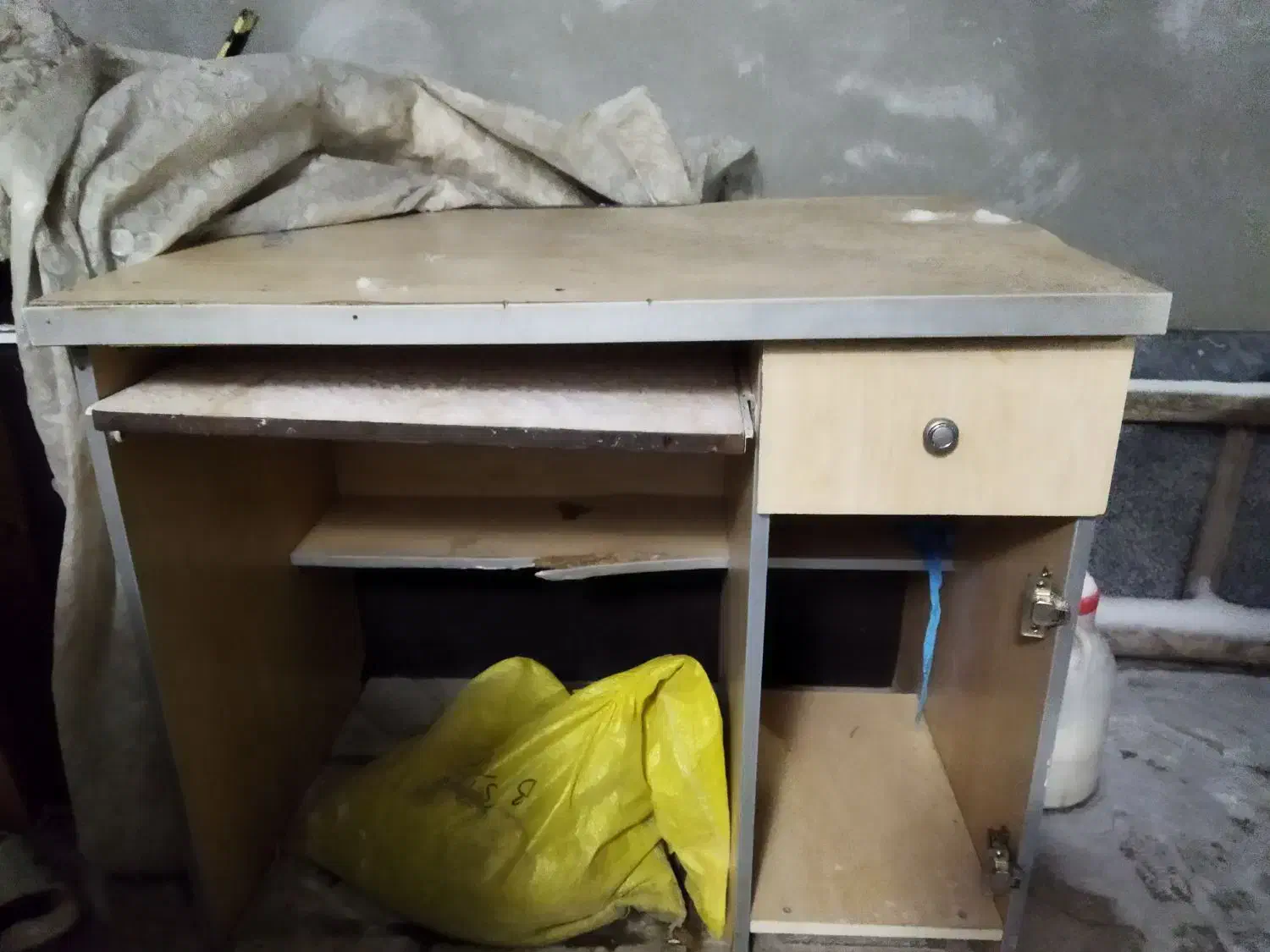 میز کار|میز تحریر و کامپیوتر|قروه, |دیوار