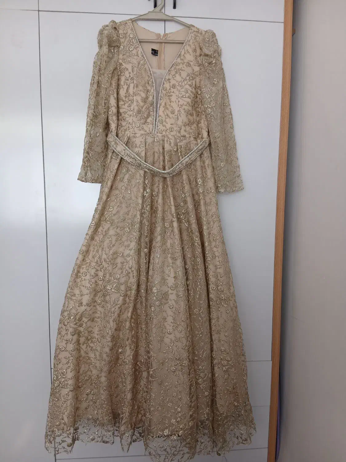 لباس مجلسی|لباس|سبزوار, قصبه غربی|دیوار