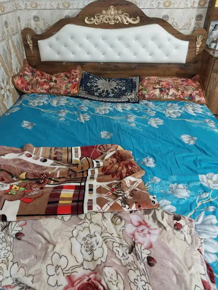 کمد و تخت و میز آرایش درحد نو جادار همراه تشک|تخت و سرویس خواب|کنارک, |دیوار