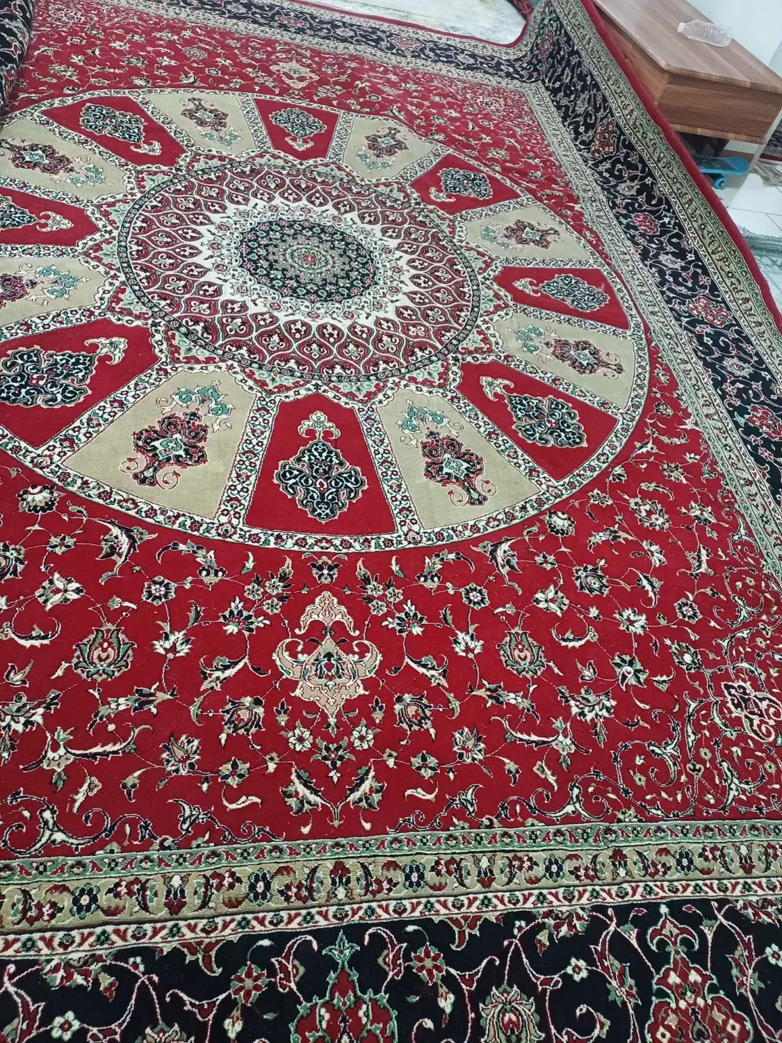 قالی قرمز|فرش|فولادشهر, مسکن مهر فولادشهر|دیوار