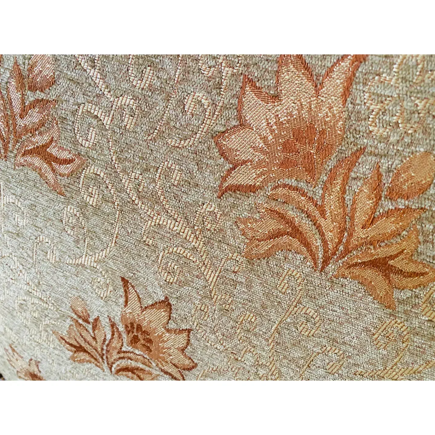 دو عدد پشتی کاملا سالم|پشتی|رشت, پیرسرا|دیوار