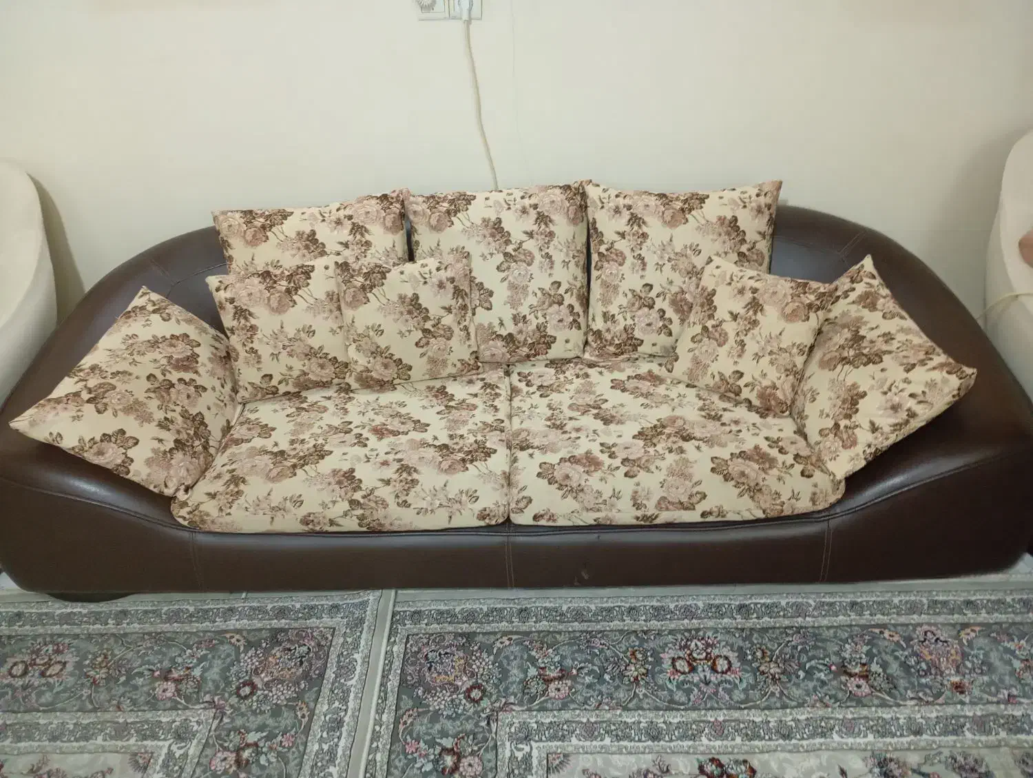 راحتی سه نفره چرم|مبلمان خانگی و میز عسلی|قم, باجک دو|دیوار